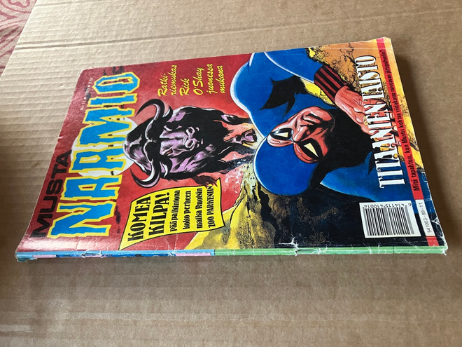 MUSTANAAMIO 11/1989