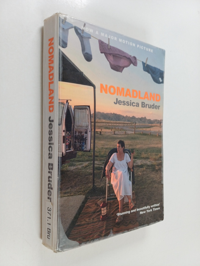 Jessica Bruder : Nomadland : surviving America in the twe...
