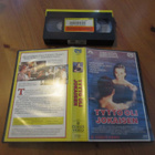 Tyttö oli jokaisen VHS FIx Charles Bronson (Esselte Hotel M. - pikkukuva 1