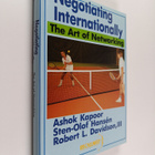 Ashok Kapoor : Negotiating internationally : the art of n... - pikkukuva 1