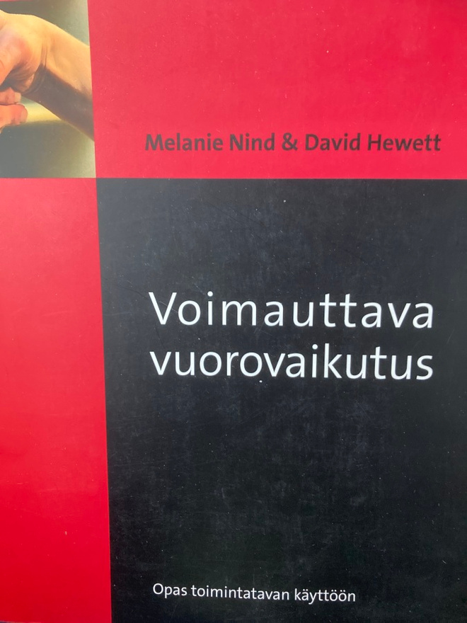 NIND - HEWETT: VOIMAUTTAVA VUOROVAIKUTUS