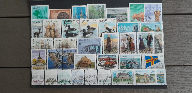 AHVENANMAA / ÅLAND LEIMATTUJA postimerkkejä 37 kpl