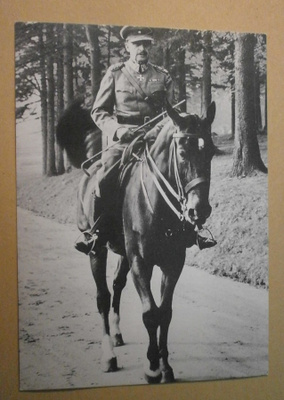 C. G. E. Mannerheim ratsastamassa, mv pk, ei p.