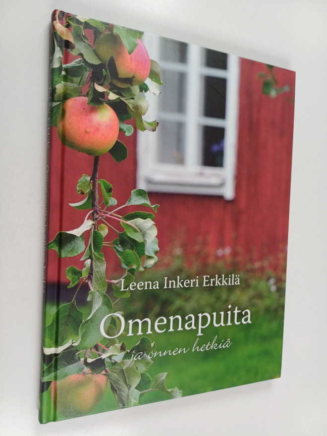 Leena Erkkilä : Omenapuita ja onnenhetkiä (signeerattu)
