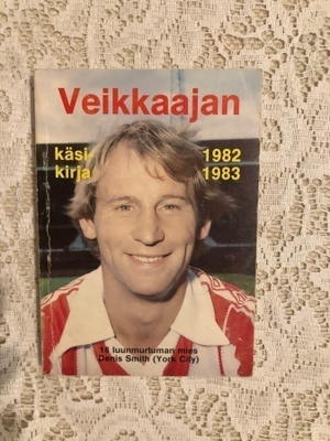 Veikkaajan Käsikirja 1982-1983.