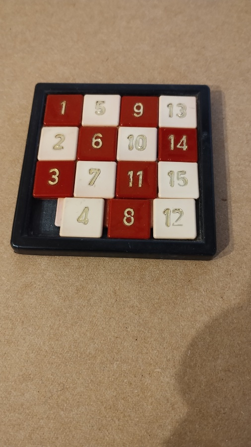 Liukupalapeli  Moving puzzle 1980-luku
