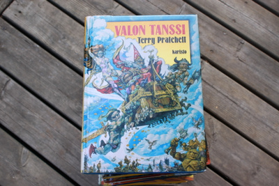 Terry Pratchett Valon tanssi (sid)