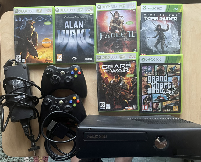 Xbox 360 -paketti (mm. Halo 3, GTA 5, Alan Wake)