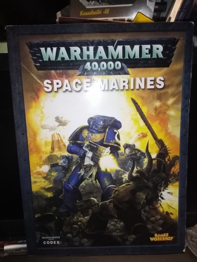 Pelikirja WARHAMMER 40.000 SPACE MARINES ( SIS POSTIKULU)