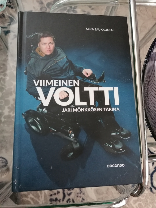 Viimeinen Voltti Jari Mönkkösen tarina Mika Saukkonen
