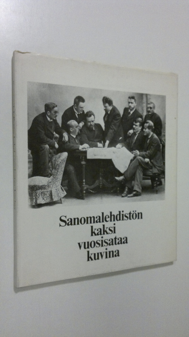 Raimo (Toim.) Salokangas : Sanomalehdistön kaksi vuosisat...