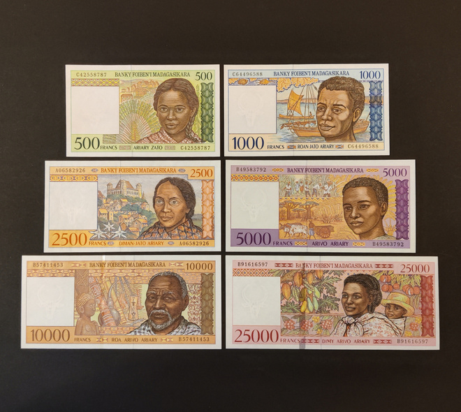 Madagaskar 500-25000 Francs 1994-98, P75-82, UNC