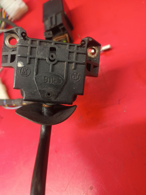 BMW E30 vilkkuviiksikatkaisin 9115