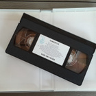 VHS: Saalistaja (Tommy Lee Jones, Benico del Toro 2002) - pikkukuva 5