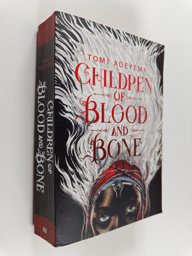 Tomi Adeyemi : Children of blood and bone
