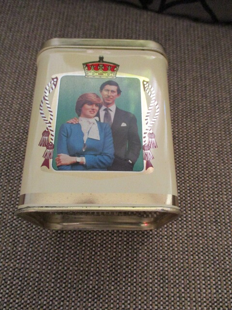 CHARLES & DIANA HÄÄT v. 1981 TEEPURKKI