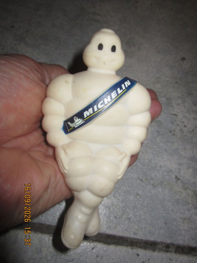 Pieni Michelin-ukko autokoriste n. 12cm (Retro)