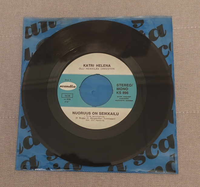 Katri Helena Nuoruus On Seikkailu 7"Single