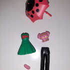 Polly pocket nuket tavaroineen: sateenvarjo, vaatteet, kengä - pikkukuva 4