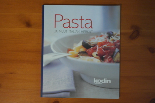Johanna Vallinmäki:Pasta ja muut Italian herkut.1.P.2003.Nid