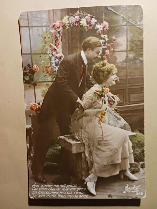 Nuoripari leikittelee kukkien keskellä, runo, k. k-k 1917