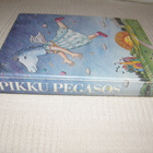 Helakisa - Svärd  (toim. kuv.) Pikku Pegasos - pikkukuva 1