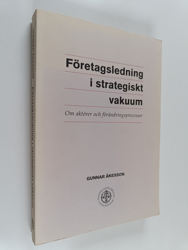 Gunnar Åkesson ym. : Företagsledning i strategiskt vakuum...