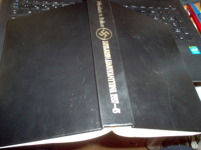 Below HITLERIN ADJUTANTTINA 1937-1945 (1 p. 1981) Sis.pk:t