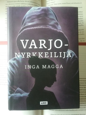 Inga Magga - Varjonyrkkeilijä (sid.)