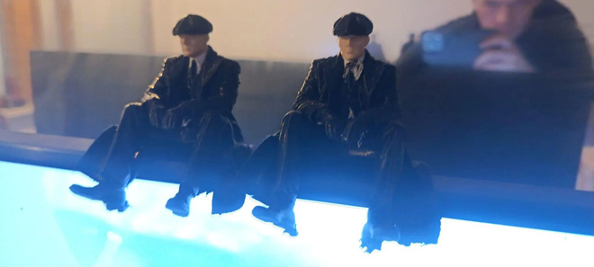 Peaky Blinders -teemainen istuva hahmo, noin 10 cm