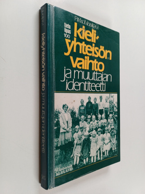 Pirkko Nuolijärvi : Kieliyhteisön vaihto ja muuttajan ide...