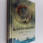 Veronica Roth : Kapinallinen - pikkukuva 1