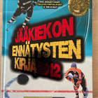 Jääkiekon ennätysten kirja 2012	Dan Diamond	Buster  	2011 - pikkukuva 1