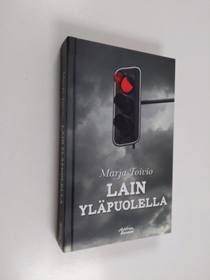 Marja Toivio : Lain yläpuolella