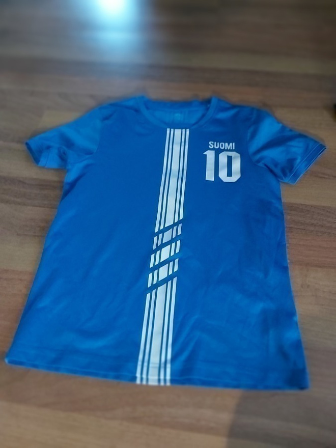 Suomi urheilupaita koko 158 - 164