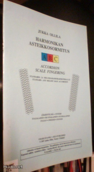 Ollila: Melodiabassoharmonikan asteikkosormitus (2007)Sis.pk