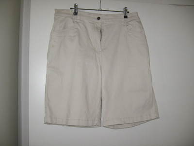 beessit shortsit C44
