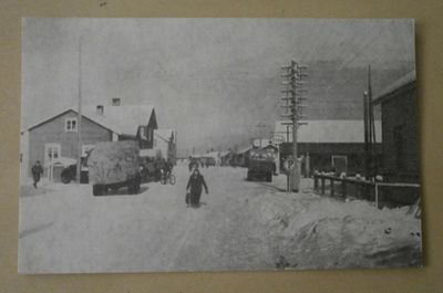 Sodankylä, autoja hangessa, Esson huoltoasema, ei p.