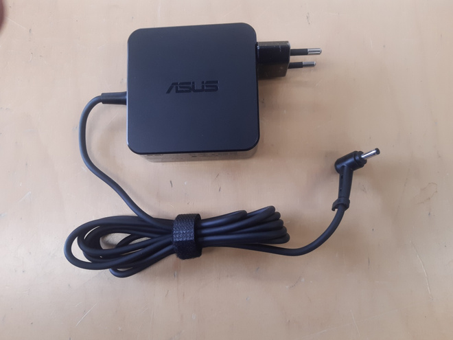Asus vivobook virtalähde 65W (19V/3.42A) (4.0*1.35mm plug)