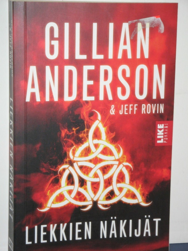 Gillian Anderson : LIEKKIEN NÄKIJÄT