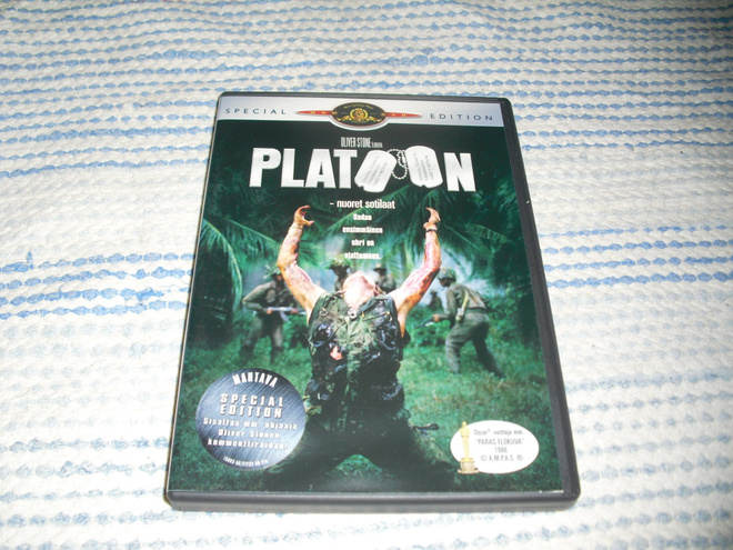 PLATOON - NUORET SOTILAAT (Charlie Sheen) 1986***