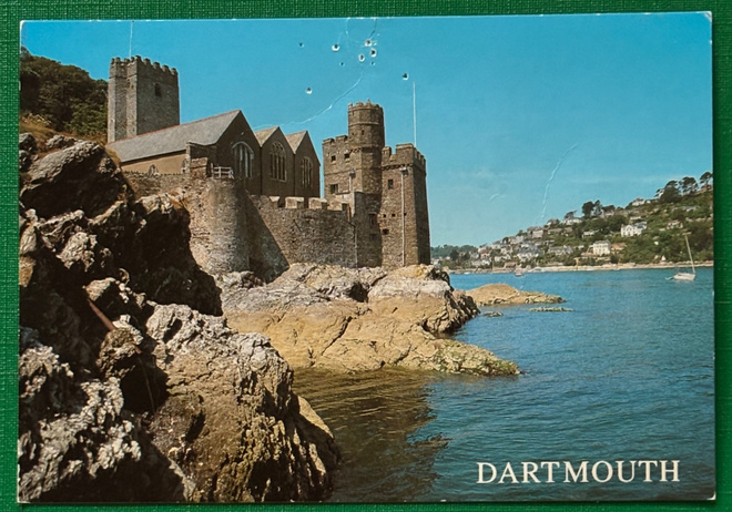 Dartmouthin linna ja St. Petrox kirkko Devonissa Englannissa