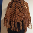 Käsinkudottu ruskea poncho / hartiahuivi - pikkukuva 2