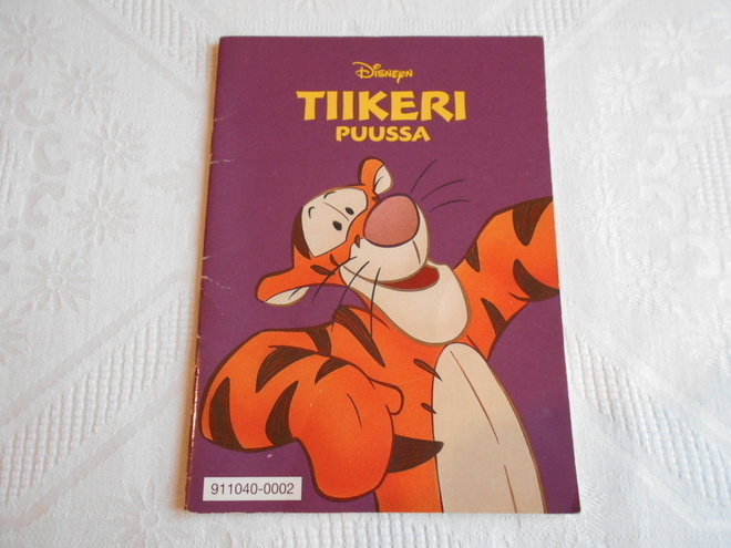 Disney "Tiikeri puussa" Nalle Puh satukirja v.2000