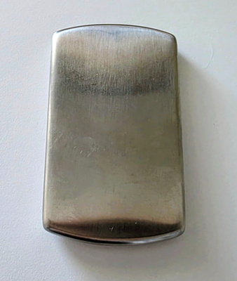 Metallinen korttikotelo