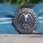Hopeinen ja Numeroitu Mannerheim MLL merkki. Halkaisija - 19 - pikkukuva 5