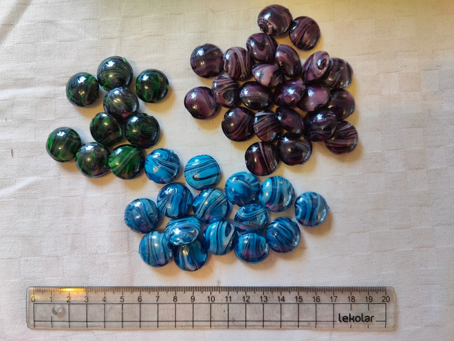 Lasihelmiä 46 kpl, halkasija 20mm