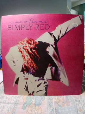 Simply Red – A New Flame