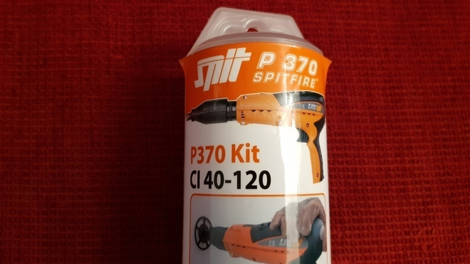 Eristekiinnikesarja Spitfire P370 panosnaulaimeen