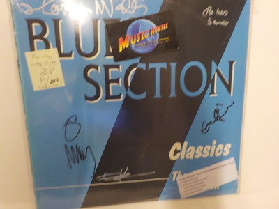 BLUES SECTION - CLASSICS M-/EX+ 2LP VIIDELLÄ NIMMARILLA